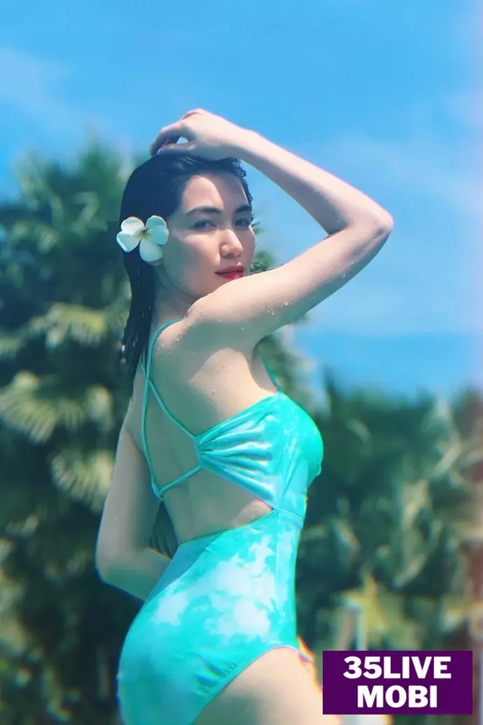 Ca Sĩ Hòa Minzy Diện Bikini Hình 5