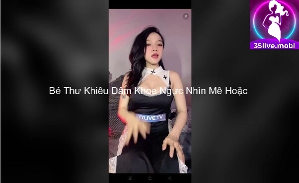 Bé Thư Khiêu Dâm Khoe Ngực Nhìn Mê Hoặc 8